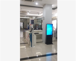 宣城涇縣政務(wù)中心43寸立式查詢機(jī)，帶刷二代身份證功能